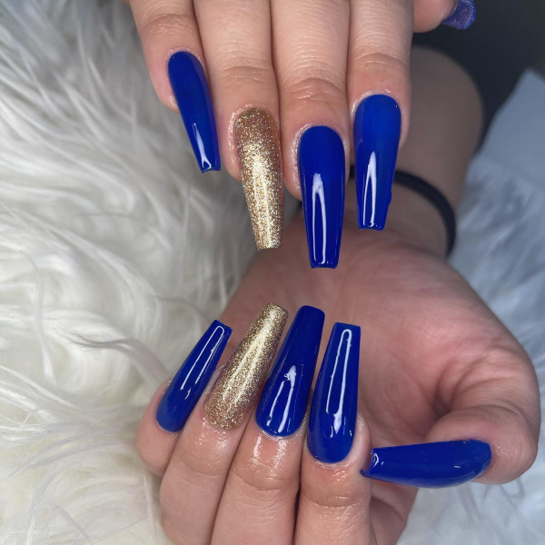 18 Mesmerising Sapphire Blue Nails : Sapphire and Gold Coffin-Shaped Acrylic Nails