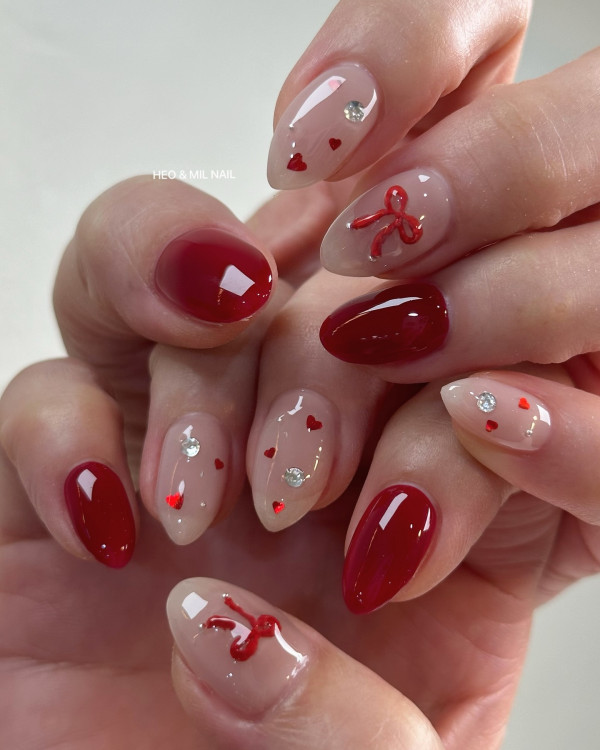 18 Pretty Valentine’s Day Nails That Scream Romance