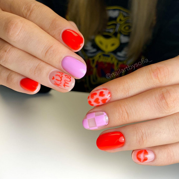 Checkered Board, Lip & Kiss Me Short Nails, Chic and Flirty Valentine's Day Nail Art Ideas, Valentine nails