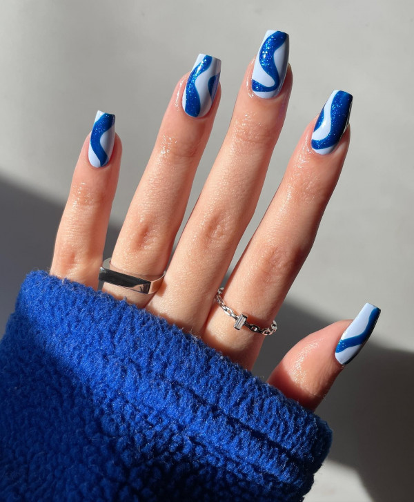 18 Mesmerising Sapphire Blue Nails : Glittery Sapphire Swirl Mid-Length Square Nails