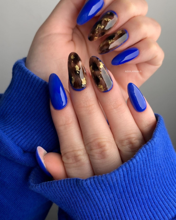 18 Mesmerising Sapphire Blue Nails : Tortoiseshell Almond-Shaped Nails