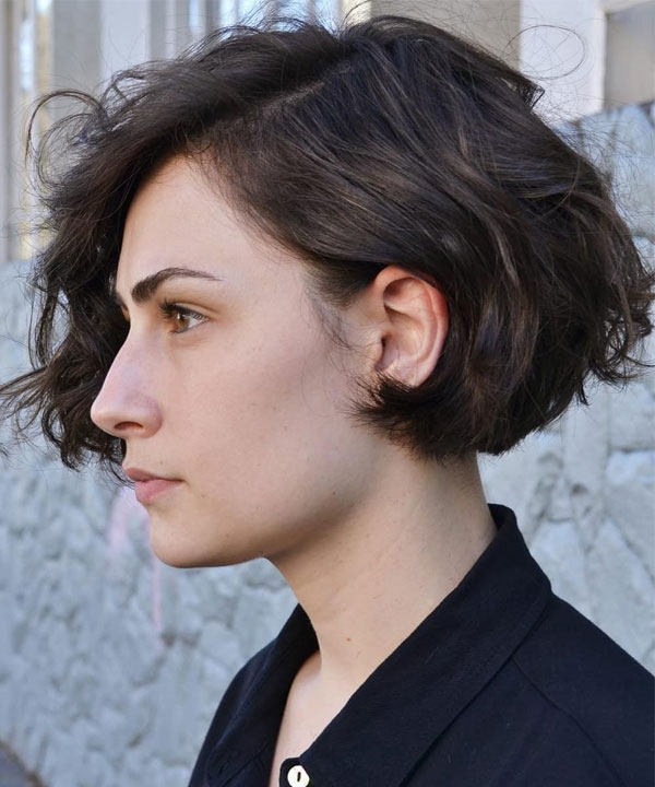 27 French Hairstyles for a Chic Makeover: Tousled Choppy French Bob with Soft Curl