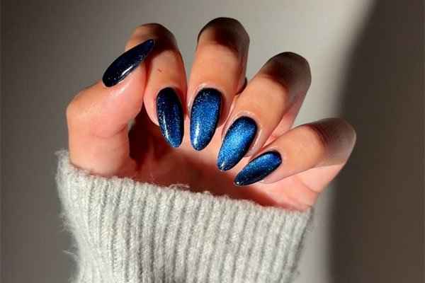 18 Mesmerising Sapphire Blue Nails : Glittery Midnight Sapphire Almond-Shaped Nails