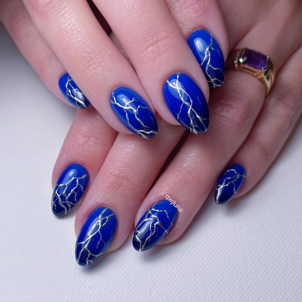 18 Mesmerising Sapphire Blue Nails : Gold Lightning Marble Sapphire Nails